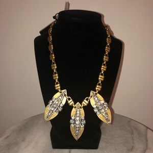 🌕J.Crew Gold Tone Pea Pod Statement Necklace NWT